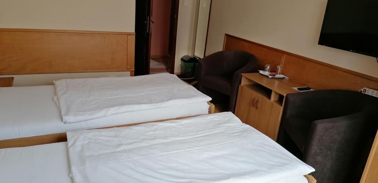 Pension Magnolia Trenčín Eksteriør billede